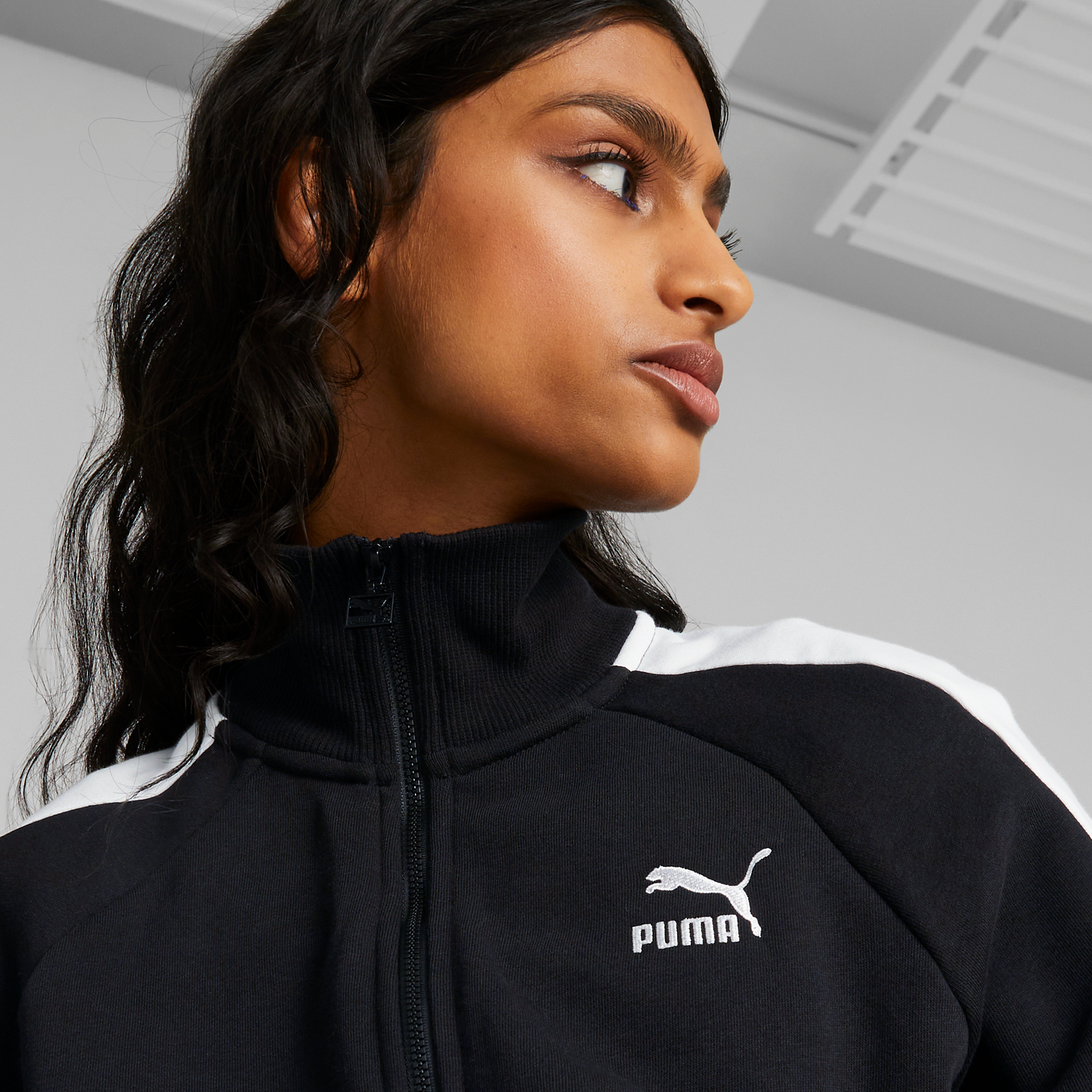 ICONIC T7 TRACK JACKET (Pum Black)
