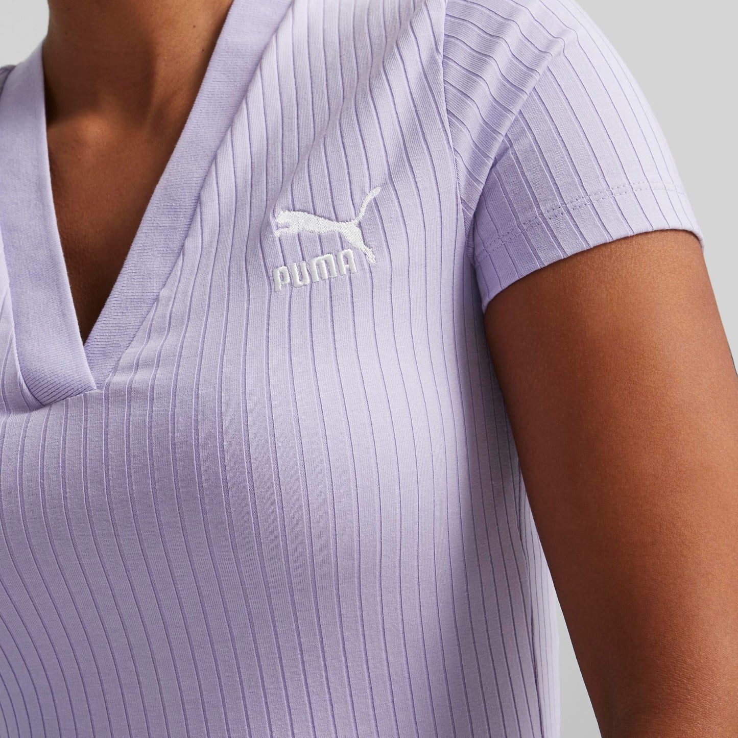 CLASSICS RIBBED V-NECK TEE (Vivid Violet)